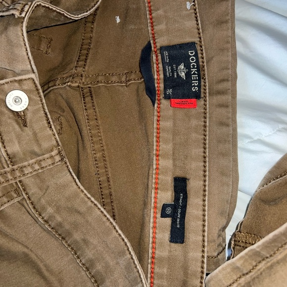 Dockers khaki pants 32x32 - Picture 3 of 3